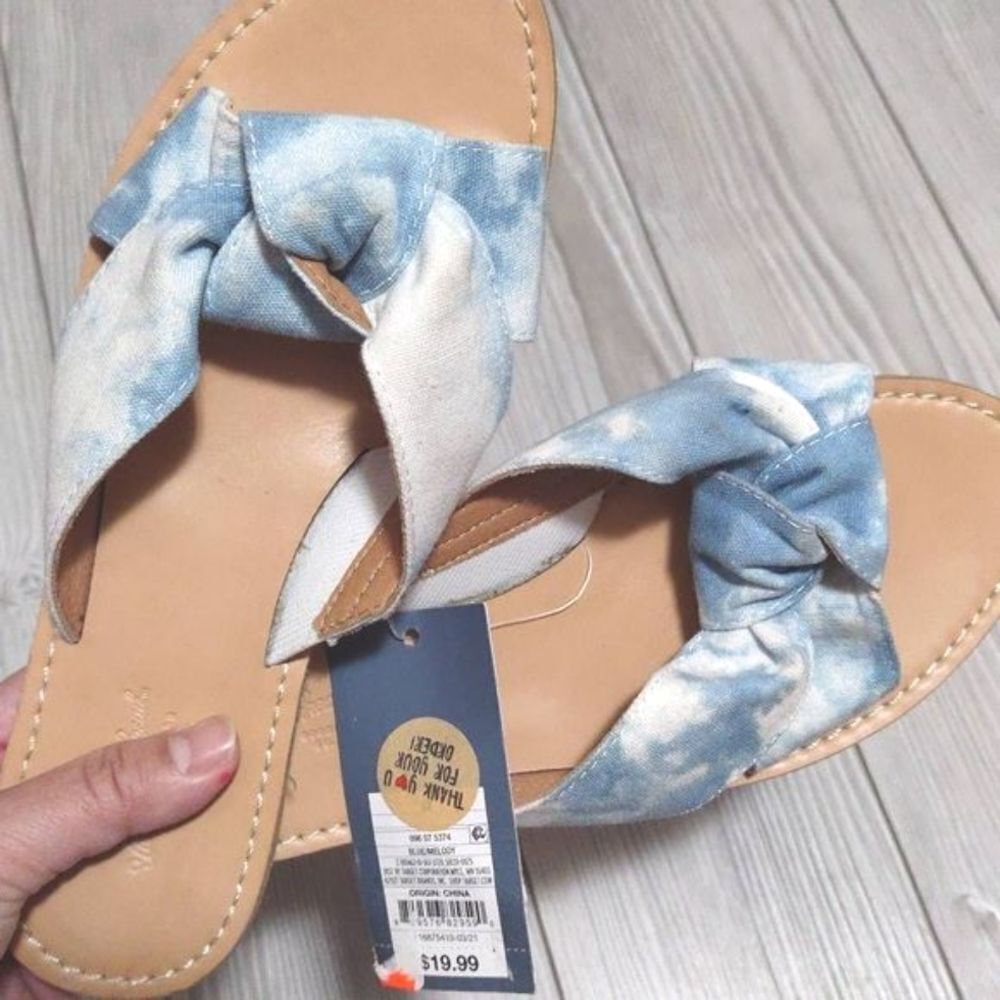 (69-1920)  Universal Thread Blue Melody Sandals Size 6